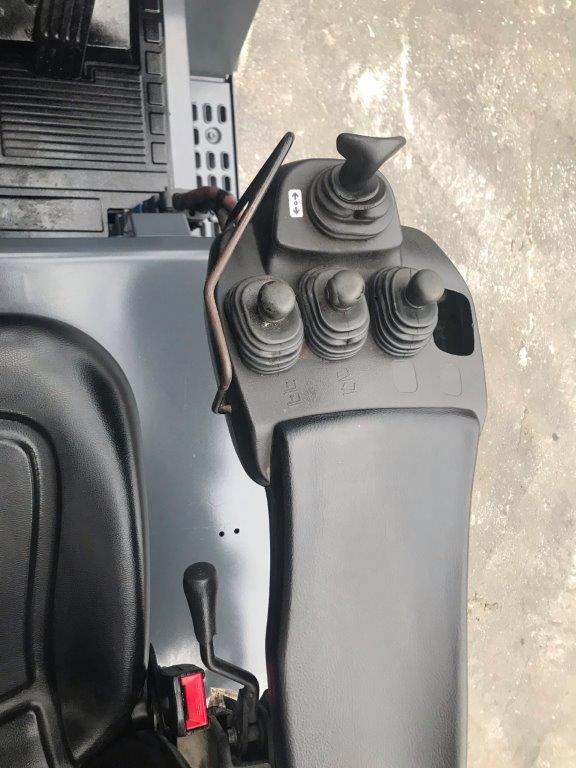 Orange 2015 toyota forklift with side shifter for sale Orange 2015 toyota forklift with side shifter for sale